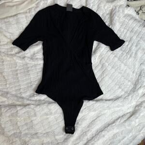 MAY PINK Black‎ Ribbed 1/2 Sleeve Bodysuit V Neck Snap Closure Neutral